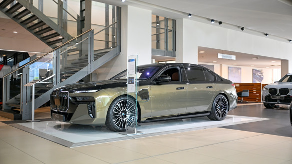 BMW M760e xDrive Sedan Individual