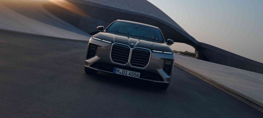 NOVÉ BMW RADU 7 SEDAN